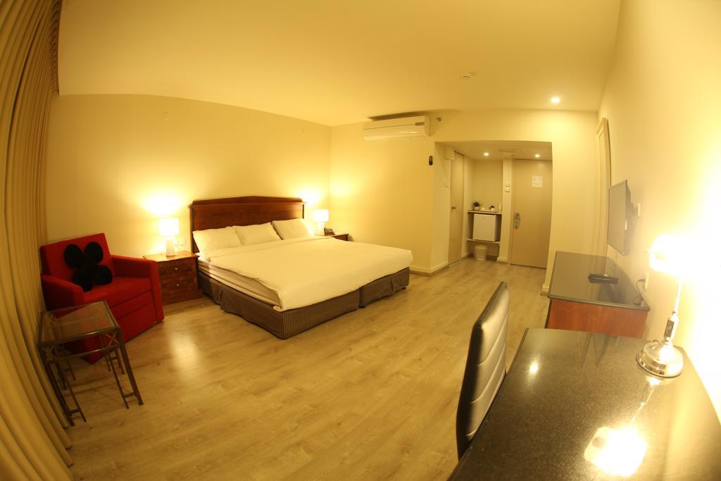 Avia Hotel & Resort Yehud-Monosson Exterior photo