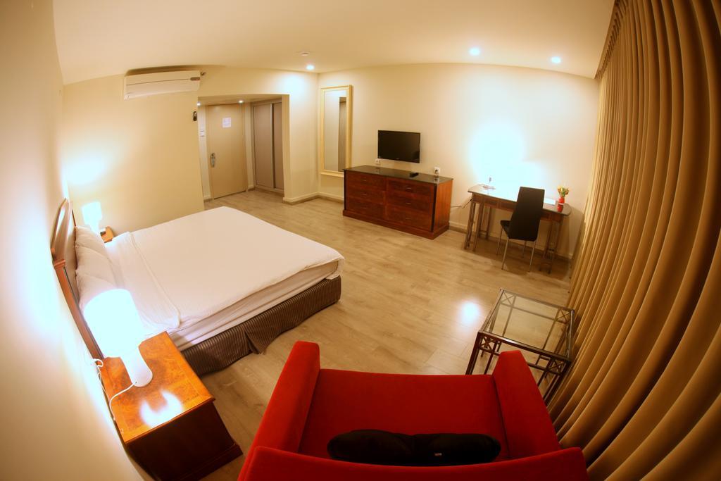 Avia Hotel & Resort Yehud-Monosson Exterior photo