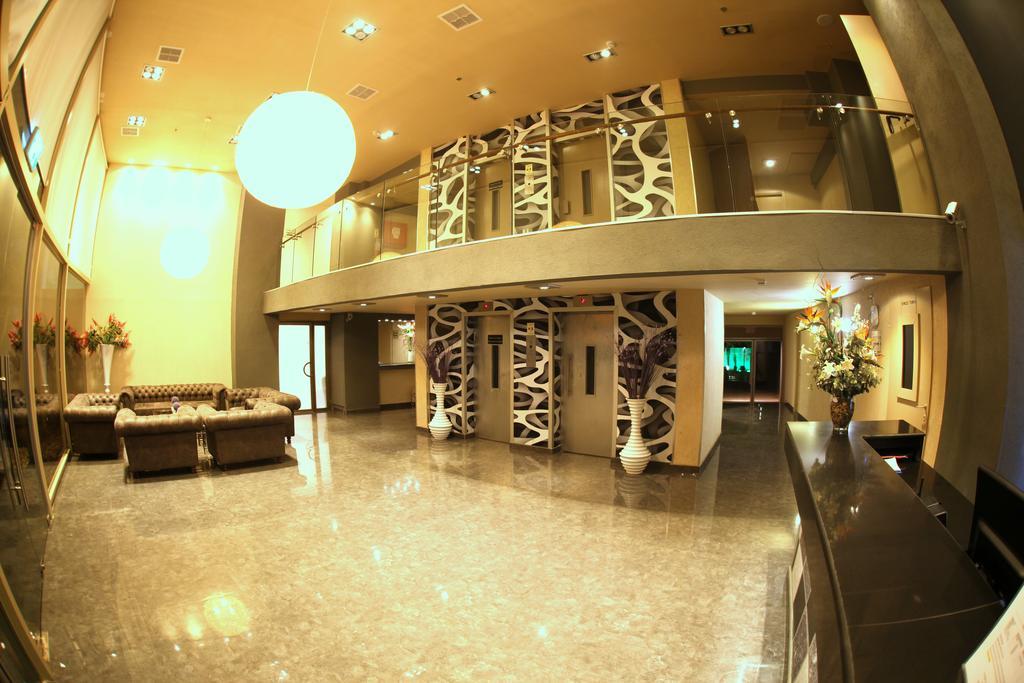 Avia Hotel & Resort Yehud-Monosson Exterior photo